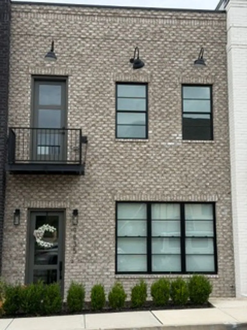 Knoxville 37922 - 2 bedroom, 2. — Photo 1