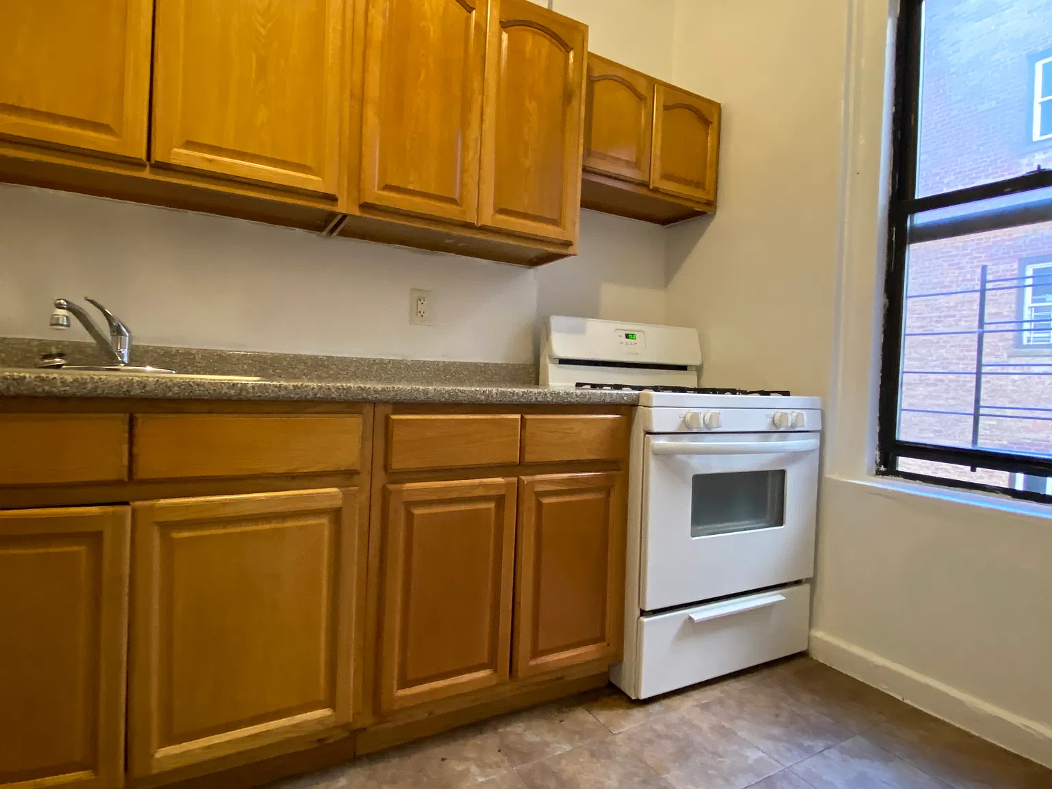 1 bed, 825 sqft, $1,990 — Photo 2