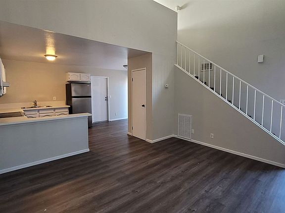3rd image of 5188 Ln Ln