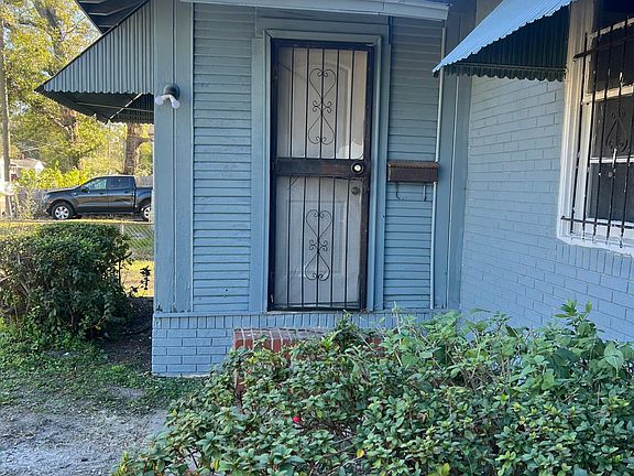 3rd image of 2080 W 16th St