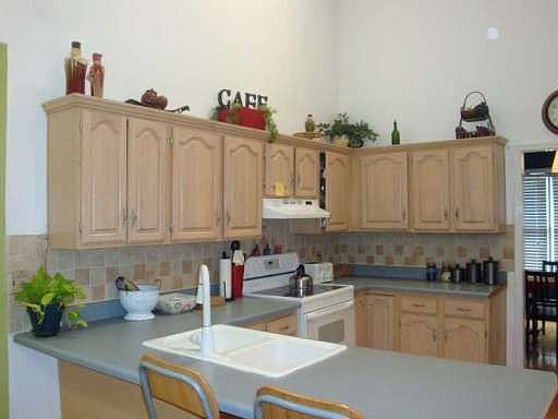 4th image of 2990 Brooks Dr