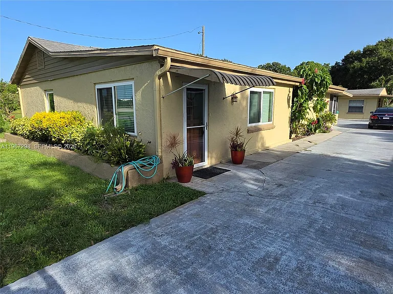 4321 Kirby Loop Rd — Photo 2