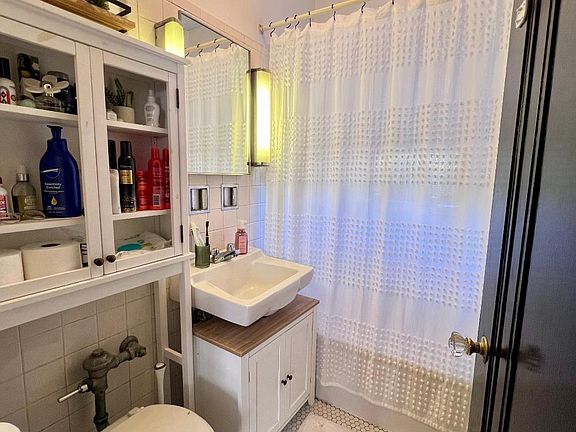 5th image of 4535 N Paulina St APT 1C