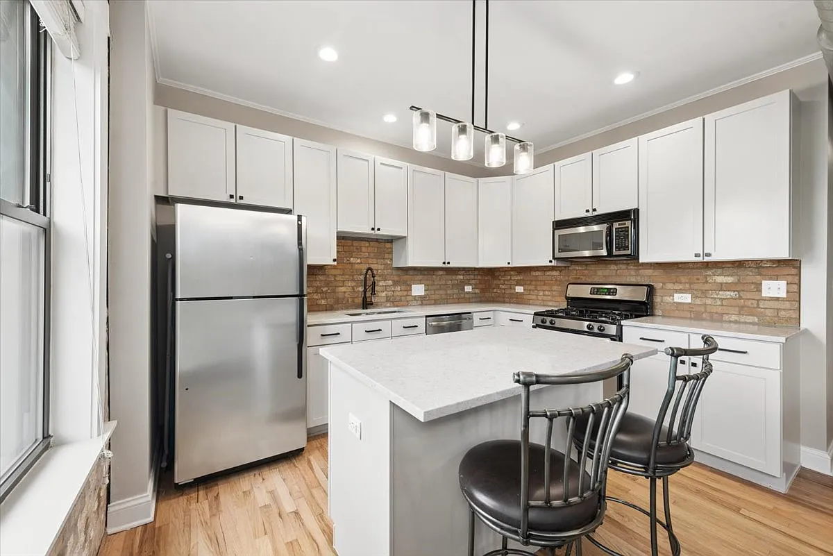 2 bed, 1000 sqft, $3,000 — Photo 4