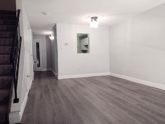 3rd image of 30 Village Hill Ln