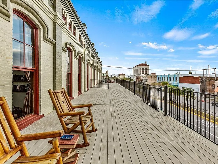 2427 Market St #2 — Photo 3