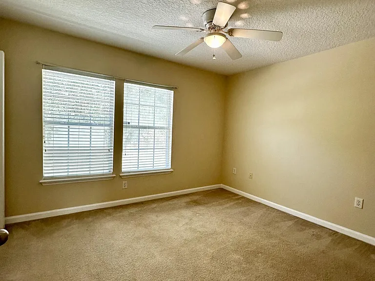 1496 Fieldview Dr — Photo 12