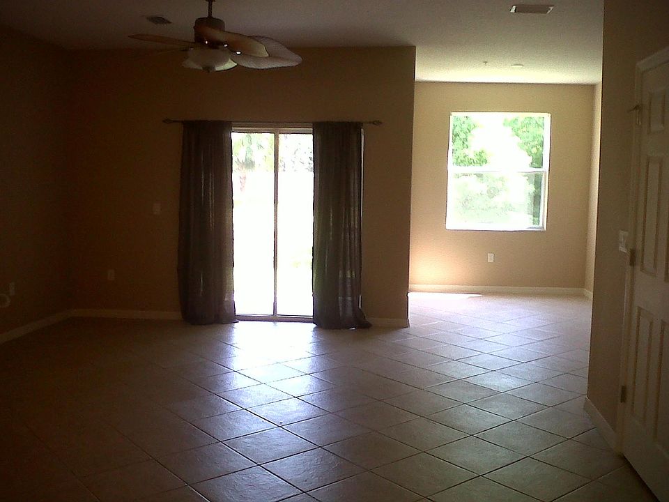2nd image of 3573 Parkridge Cir
