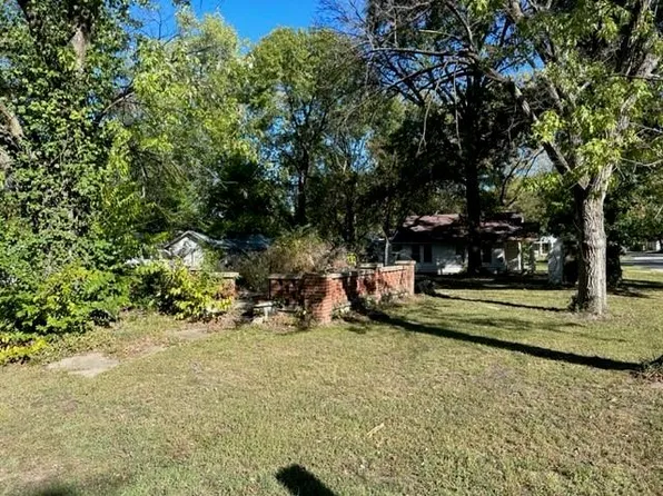 427 E Allison St, Nevada, MO 64772