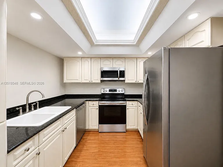 520 Brickell Key Dr #A1113 — Photo 6