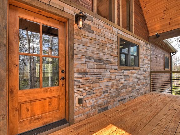 5th image of 223 Bent Wood Ln