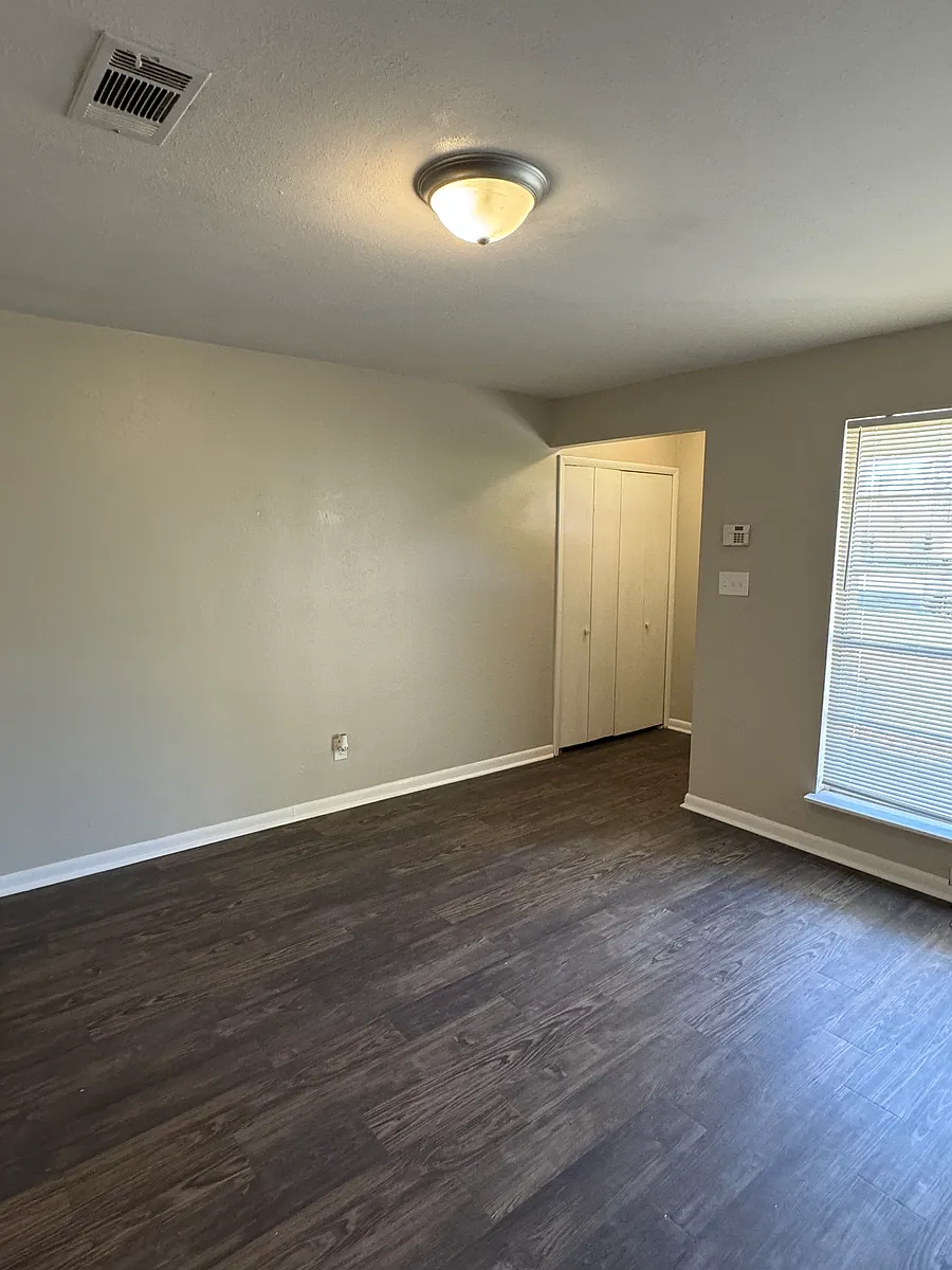 Building Photo - 2409 Eloise Cir