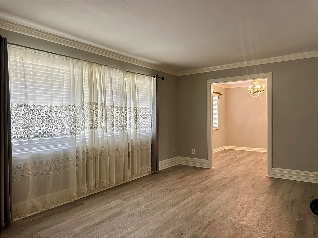 4 bed, 2.5 bath, 3066 sqft, $3,200 — Photo 4