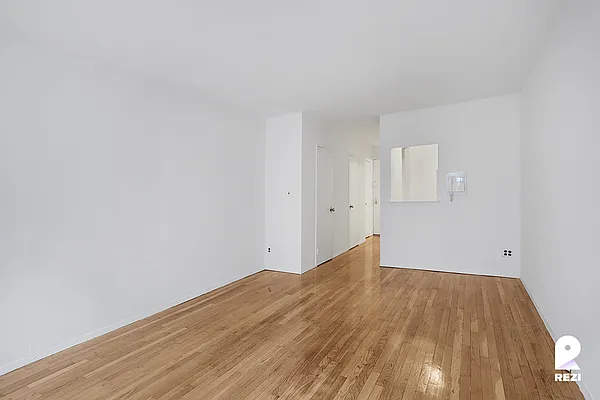 Rented by REZI | media 6