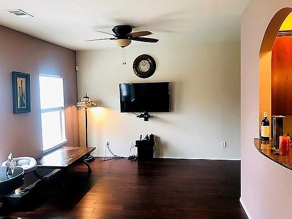 4th image of 111 Heritage Ct
