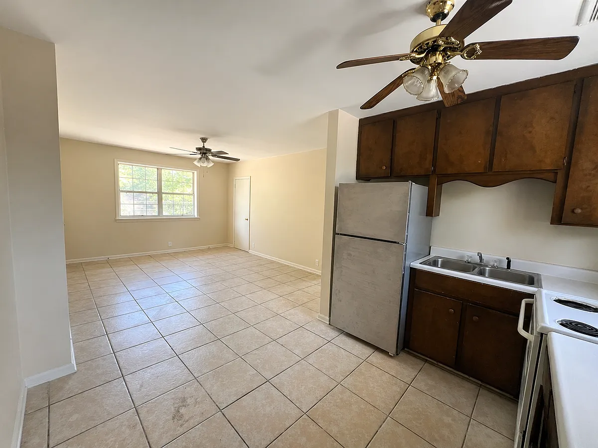 Open concept kitchen & living room - 724 S 4th St #4