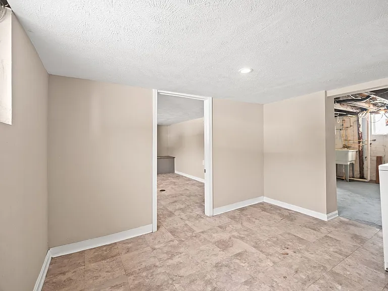 153 Henry St — Photo 22