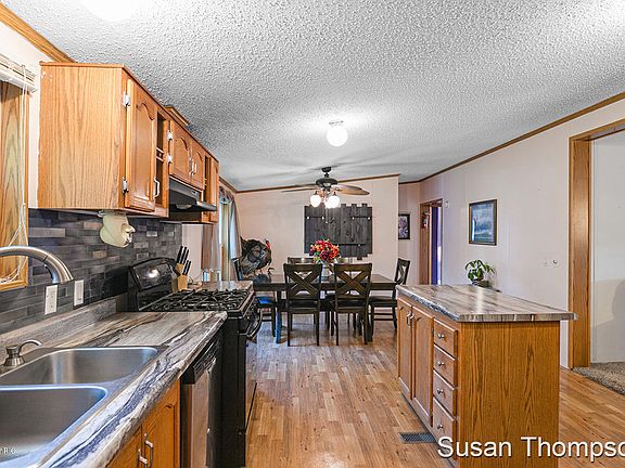 3rd image of 16075 Meddler Ave NE
