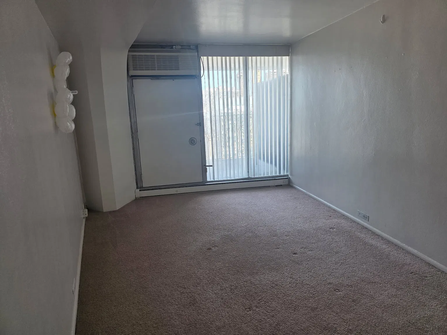 1 bed, 700 sqft, $1,800 — Photo 3