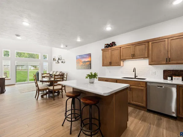 8056 E Tencate Pl, Sioux Falls, SD 57110
