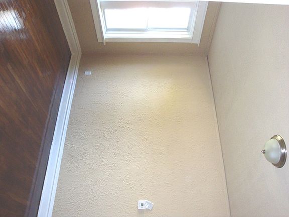 4th image of 4211 Lawn Ave #2S