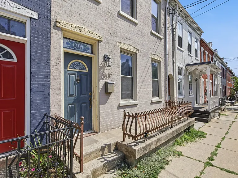339 E Chestnut St — Photo 3