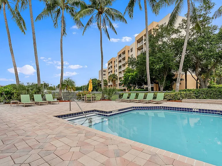 Tennis Towers Apartments — Photo 49