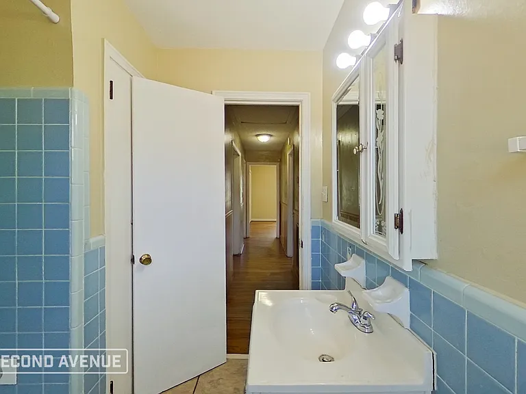 2328 3rd St NE — Photo 16