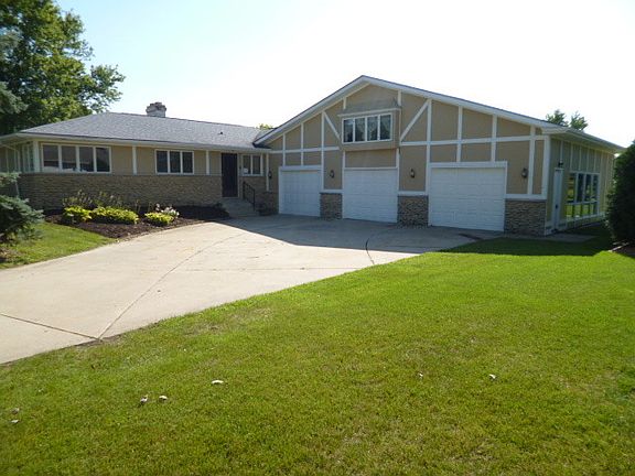 3rd image of 19727 W Tanglewood Dr E