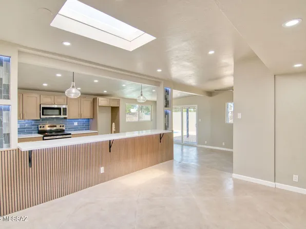 6458 E Calle Castor, Tucson, AZ 85710