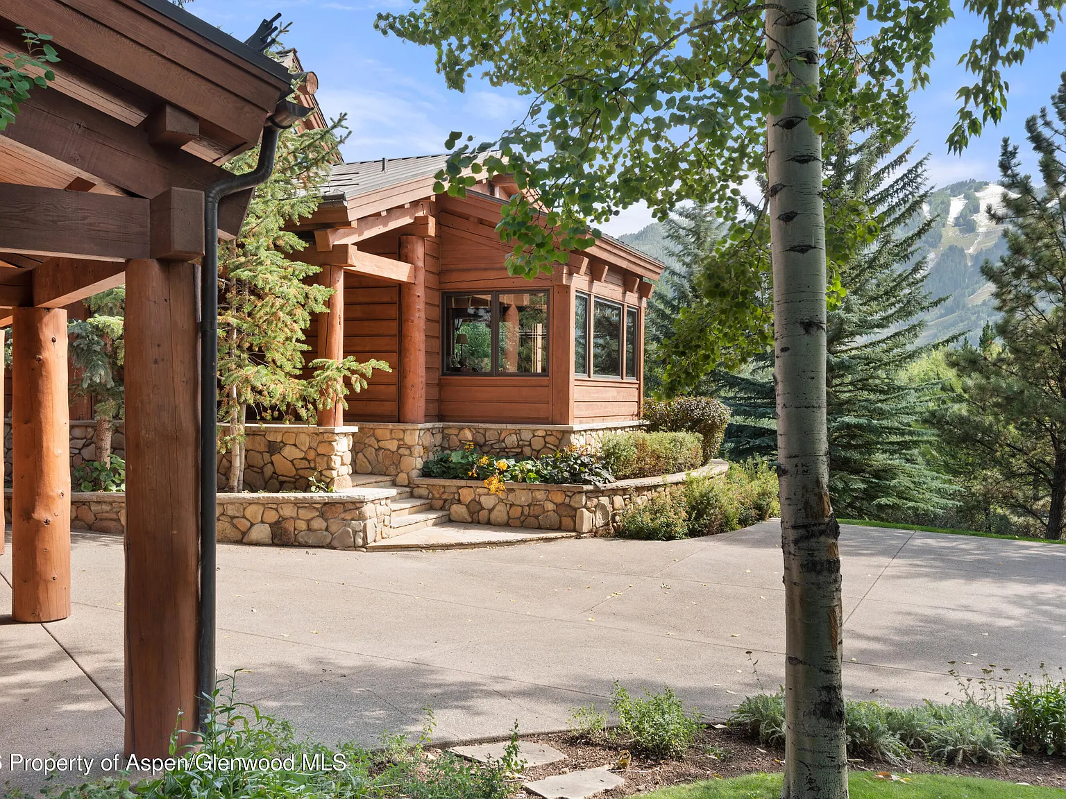 6 bed, 6.5 bath, 8350 sqft, $175,000 — Photo 1