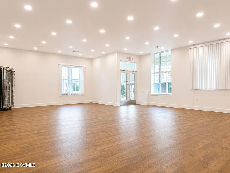 117 N Market St — Photo 12