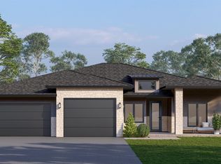 8810 Sandalwood Dr, Lincoln, NE 68520