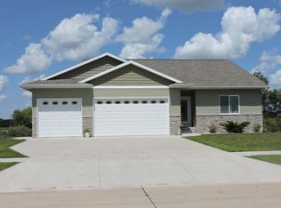 1876 Red Tail Dr, Waterloo, IA 50701