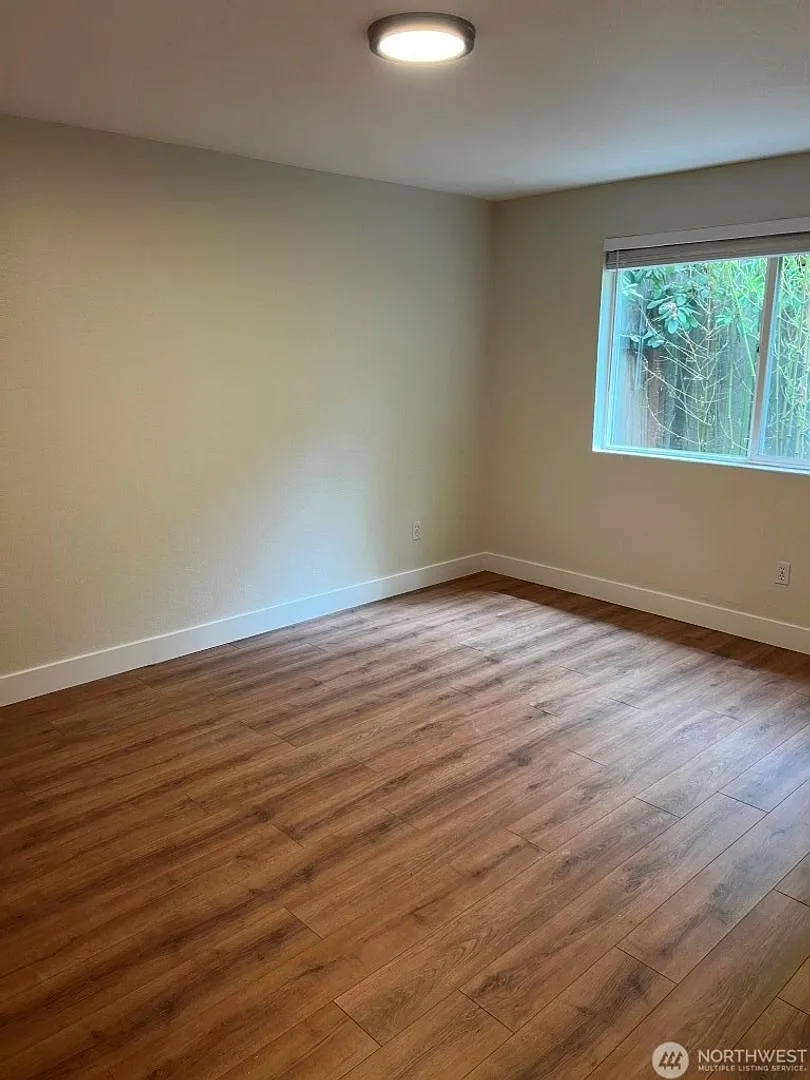 14309 NE 7th Place — Photo 3