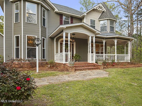 3rd image of 1058 Ridgeside Dr