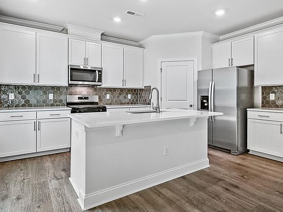 5th image of 2218 Redpoll Dr