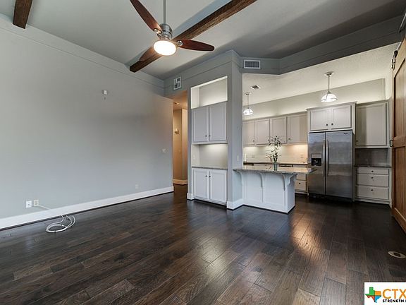 4th image of 472 W San Antonio St #R201-d