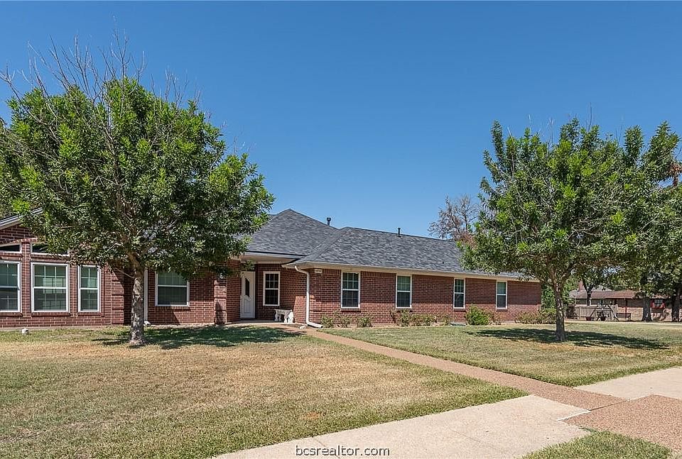 1st image of 5549 Somerford Ln