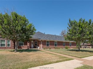 5549 Somerford Ln, Bryan, TX 77802