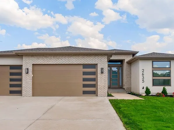 2635 SW Tracker Ln, Lees Summit, MO 64082