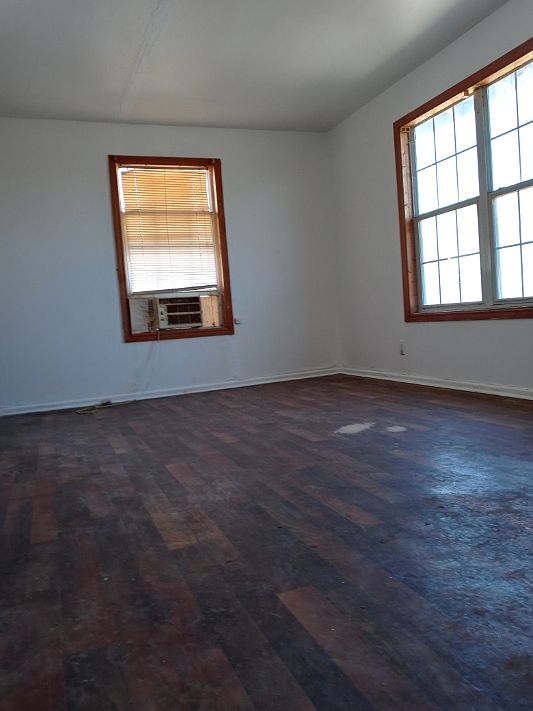 1st image of 204 Rock Ave