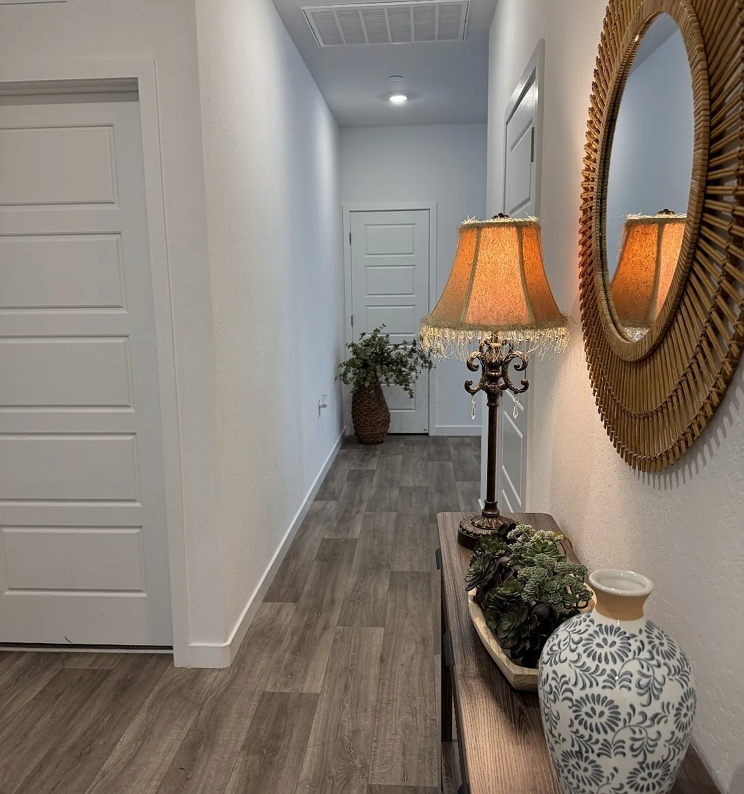 2584 W Cambridge St — Photo 3