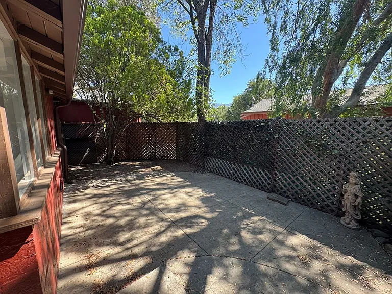 406 S Signal St #A — Photo 18