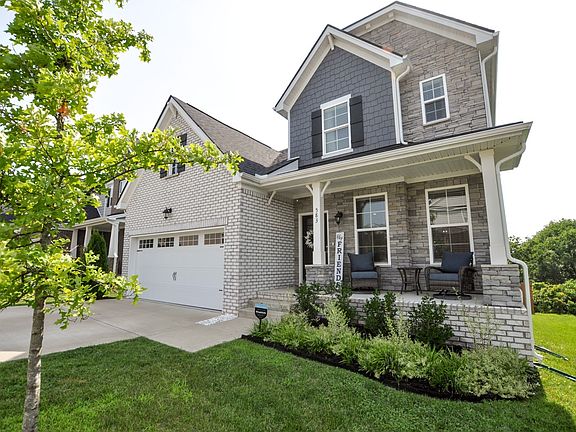 4th image of 583 Montrose Dr