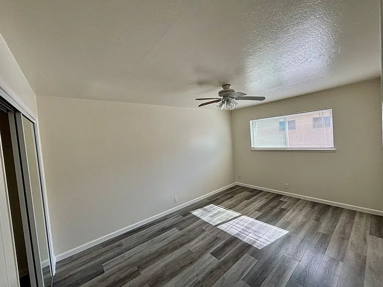 516 Buena Vista Ave #J — Photo 9