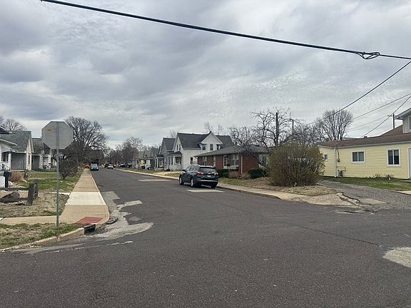 4th image of 908 Highland Ave