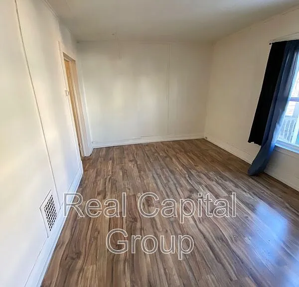 709 Townsend Pl #LOWER — Photo 5