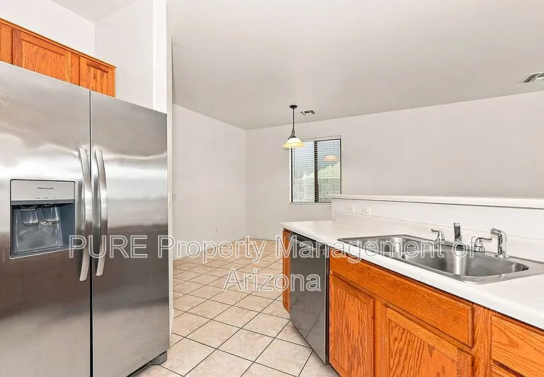 1136 E Nickleback St — Photo 10