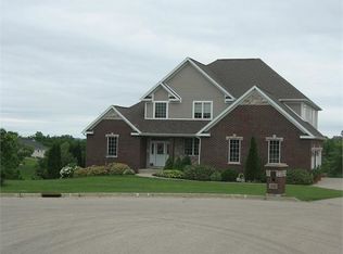 1948 Firestone Dr, Dubuque, IA 52002